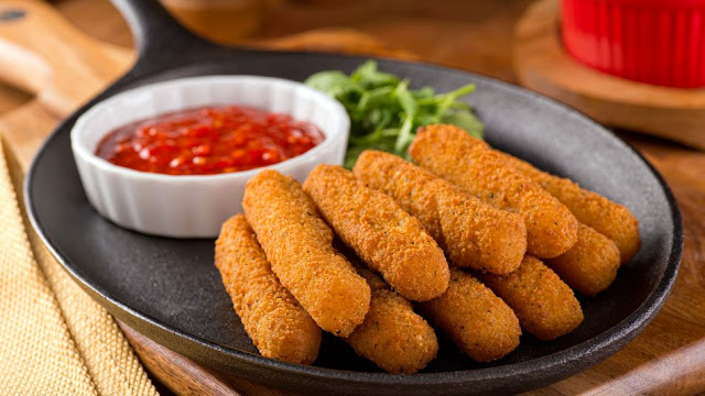 Keju Mozarella Goreng dengan Tepung Bread Crumb