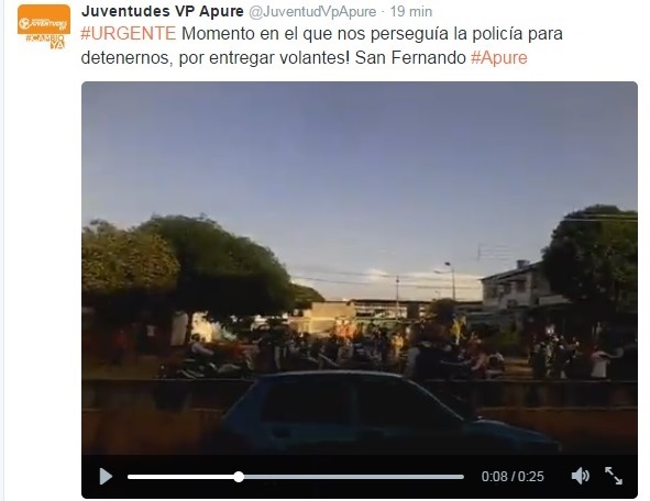 VIDEO: Retenidos activistas de VP y Periodista Julio Mendoza en volanteo por Policías en Apure