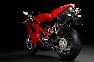 Ducati-848-EVO_2011_1280x963_rear_angle_01