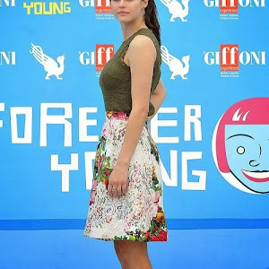  فساتين Pretty Alexandra Daddario 