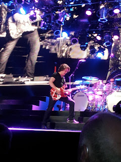 Eddie Van Halen riffing in Ottawa, 2012/03