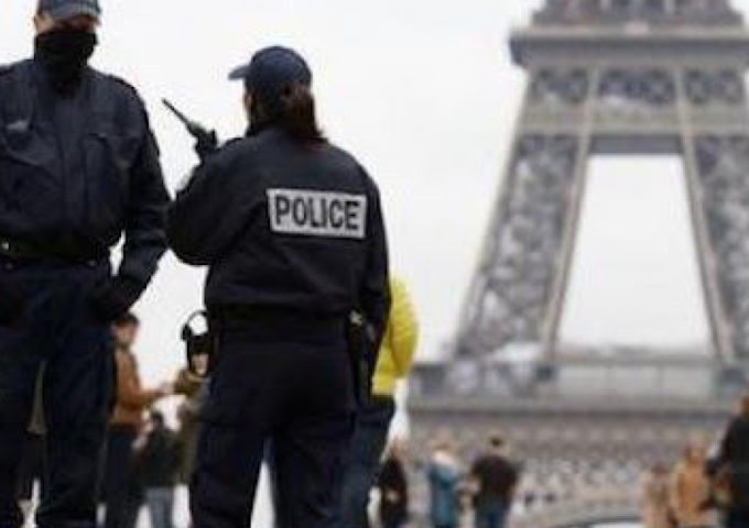 Attentato a Parigi: 5 fermi
