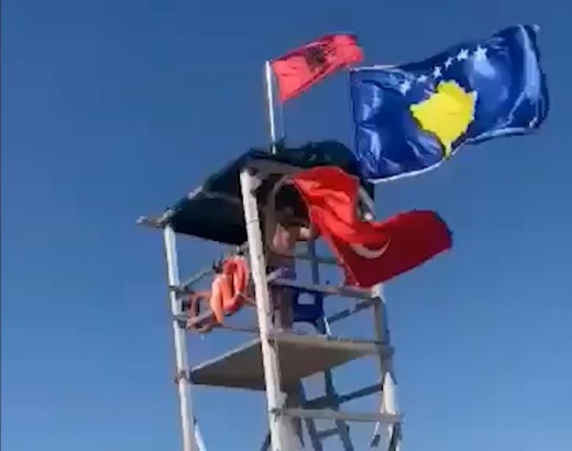 The moment when the 48-year-old removes the Turkish flag from the observation tower in Durrës