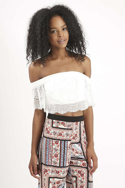 Top de renda sem ombros da Topshop - 52€