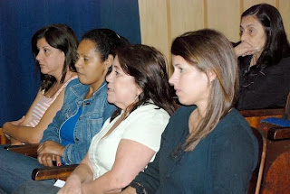 Servidoras municipais assistem à palestra​