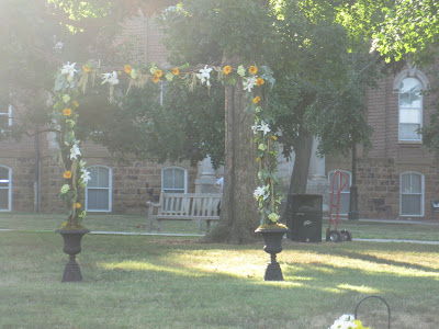 Using Bridal Arches For Creative Wedding Decorations 3 Using Bridal Arches