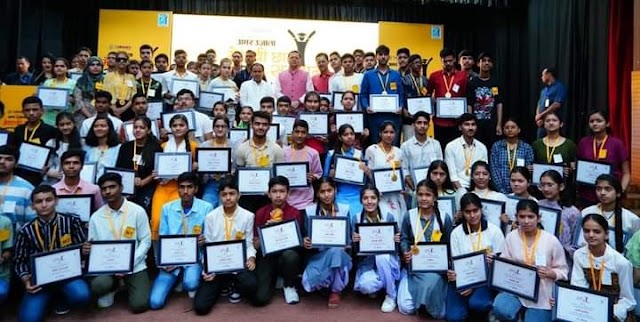 CM धामी ने उत्तराखण्ड परिषदीय परीक्षा में सर्वश्रेष्ठ प्रदर्शन करने वाले छात्र-छात्राओं को किया सम्मानित 
