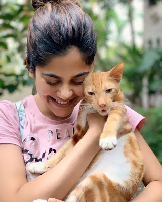 Aaditi Pohankar with her Cat