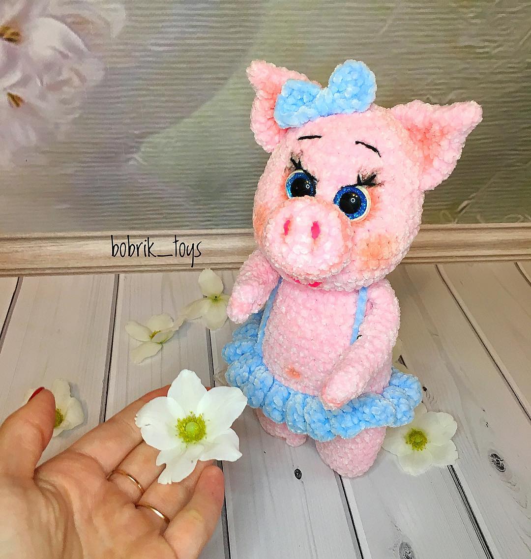 Plush crochet pig