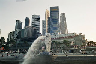 merlion and the fullerton hotel singapore