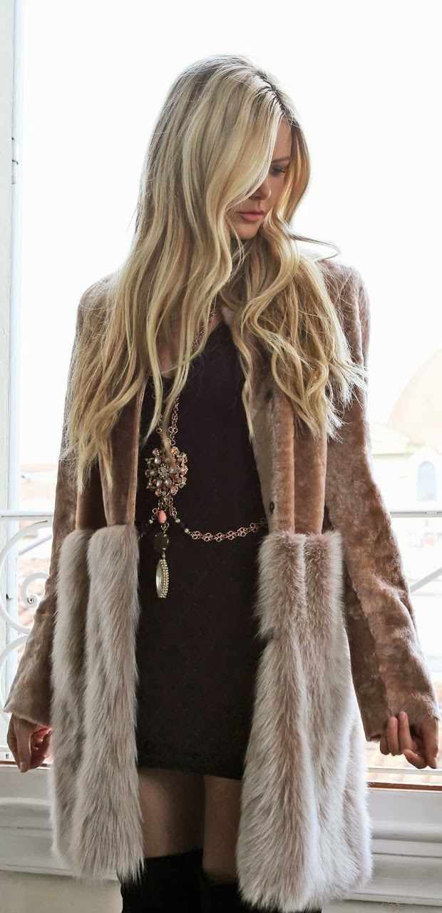 Adorable Fur Coat With Top And Necklace