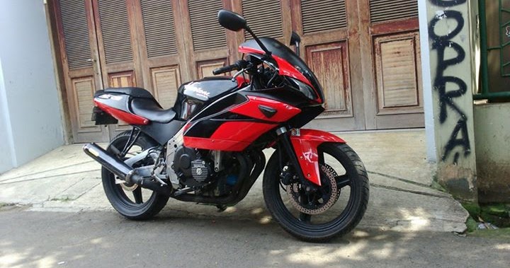 DIJUAL MOGE  BEKAS Honda  CBR400 NC23 TANGERANG LAPAK 