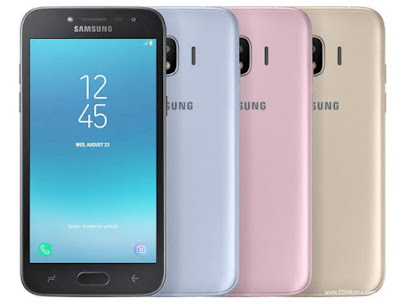 POJOK INFO - Samsung Galaxy J2 2018 memang menjadi salah satu pilihan menarik untuk ponsel dengan harga murah dibawah 2 jutaan. Samsung dalam tahun 2018 ini mengeluarkan produk Galaxy J2 dengan dua pilihan, yaitu Samsung Galaxy J2 Pro dan Samsung Galaxy J2 Core. Keduaq ponsel ini lahir di tahun yang sama, hanya terpaut beberapa bulan saja. Yang pertama kali di rilis adalah Samsung J2 Pro, ponsel ini pertama kali diperkenalkan sekitar awal tahun 2018 atau bulan januari. Kemudian untuk Samsunng Galaxy J2 Core resmi di perkenalkan Samsung sekitar bulan agustus 2018 lalu.    Samsung Galaxy J2 Pro Image : GSM Arena Jika dilihat sekilas, tampilan kedua ponsel ini hampir sama, dari bentuknya kemudian ukuran ponselnya dan sama sama memiliki baterai yang dapat dilepas. Namun jika dilihat secara seksama, kedua ponsel ini memiliki perbedaan yang mencolok, salah satunya dari logo Samsungnya, untuk Galaxy J2 Pro posisi logo Samsung berada dibawah speaker pas disisi atas LCD, lalu untuk Galaxy J2 Core sendiri posisi logo Samsungnya berada tepat dibawah LCD tepat pada posisi home, artinya tombol home hilang dan digantikan dengan logo Samsung.  Samsung Galaxy J2 Core Image : GSM Arena Kemudian melihat pada bagian layar yang digunakan pada kedua ponsel ini, nah untuk Samsung Galaxy J2 Pro sendiri menggunakan tipe layar Super Amoled dengan 16 juta warna, namun untuk Samsung Galaxy J2 Core hanya menggunakan LCD Capacitive touchscreen 16 juta warna, artinya dari segi layar Samsung Galaxy J2 Core berada dibawah Samsung Galaxy J2 Pro, walaupun Samsung Galaxy J2 Pro diperkenalkan lebih dahulu oleh pihak Samsung.  Nah untuk mengetahui spesifikasi lengkap mengenai Samsung Galaxy J2 Pro dan Samsung Galaxy J2 Core, silahkan dapat anda lihat dibawah :   Sumber : GSM Arena Nah bisa dilihatkan untuk spesifikasi detailnya, jadi silahkan anda pilih yang sesuai kebutuhan dan pas dikantong. Dari segi harga memang berbeda, Galaxy J2 Pro lebih mahal di bandingkan dengan Galaxy J2 Core. Namun untuk mendapatkan spesifikasi lebih unggul gapapa kali ya bayar lebih. Nah itulah informasi mengenai spesifikasi lengkap Samsung Galaxy J2 Pro dan Galaxy J2 Core 2018. Semoga dapat bermanfaat dan terima kasih sudah mampir.