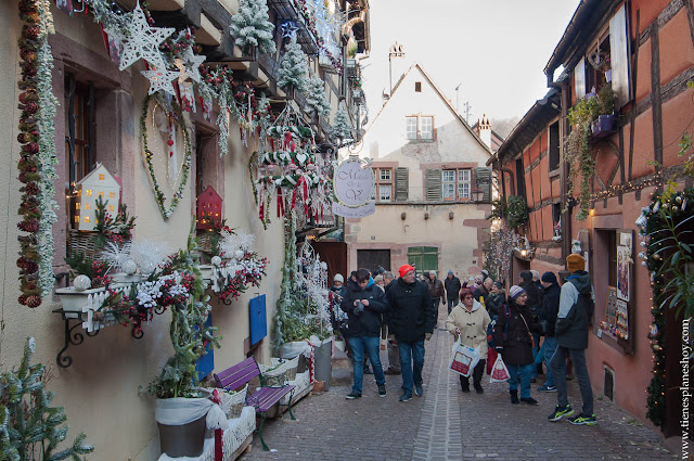 Riquewihr Alsacia Navidad decoración