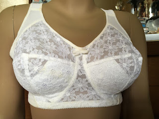 Vintage lace cups structured bra.