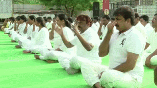 Vijaykanth Don't know Yoga - On Stage - Drunken Monkey GIF - Tamil Funny Meme