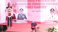 Ridwan Kamil Resmikan Monumen Perajin Bendera Merah Putih Leles di Garut