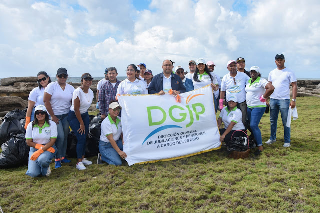DGJP realiza jornada de reforestación y limpieza de costas