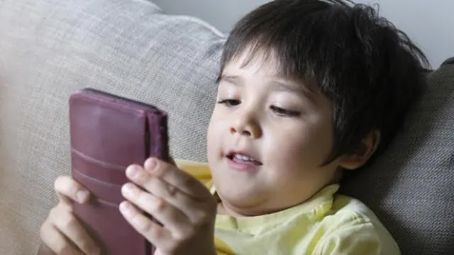 7 साल के बच्चे ने गेम में उड़ा दिए पिता के लाखों रुपये, बिल चुकाने के लिए अब परिवार को बेचनी पड़ी कार | Khabare Purvanchal