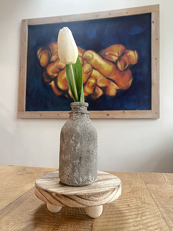 tulip in vase on riser