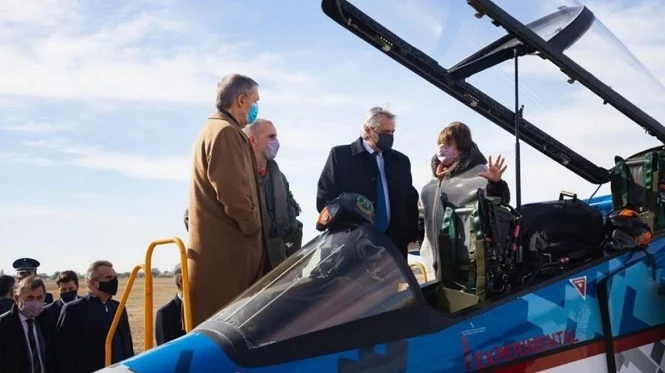 El Gobierno argentino analiza comprar aviones de guerra a Rusia