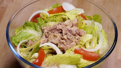 MIXED SALAD WITH TUNA