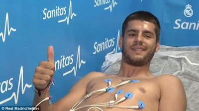 Morata trong phòng kiểm tra y tế của Real Madrid