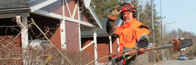 Tampereen pihatyöt pihapuiden kaadot pensasaitojen leikkaukset HT135 oksasaha talonmiespalvelu@gmail.com
