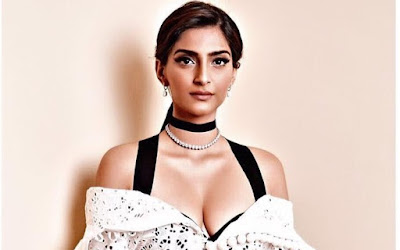 Sonam Kapoor Deep Cleavy Show at a Charity Event