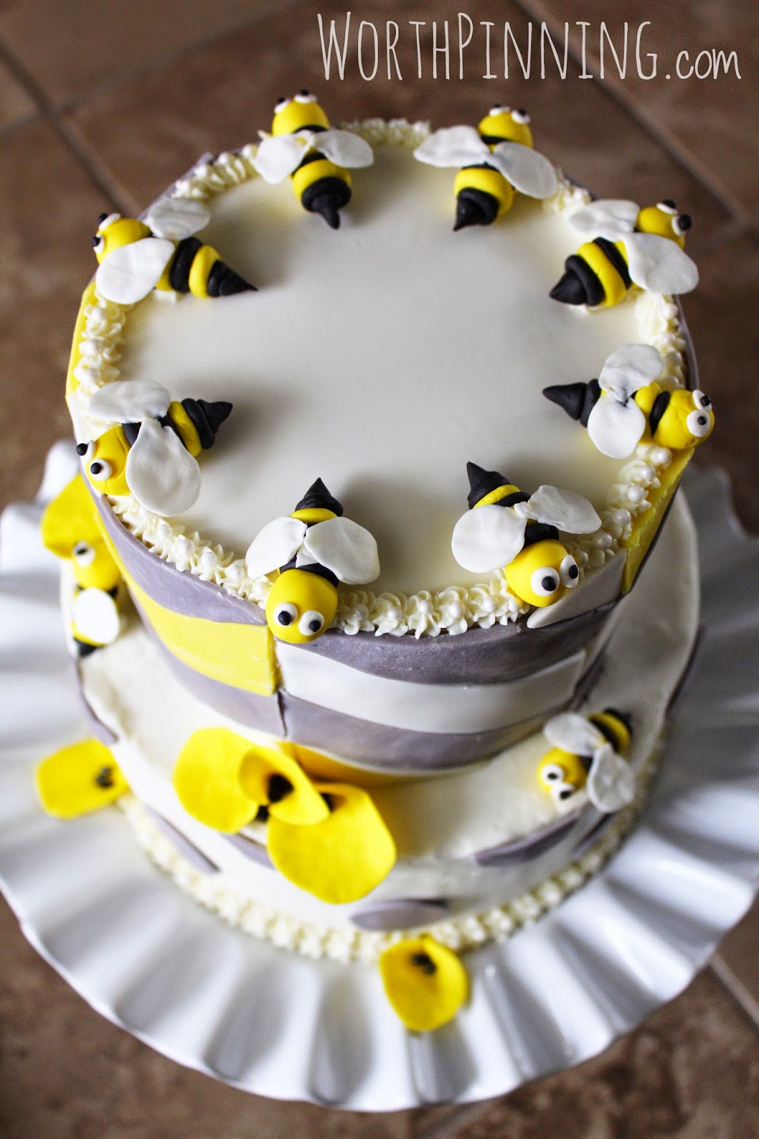 Worth Pinning: Bumble Bee Cake or Cupcake Toppers