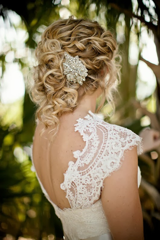 20 Wedding Hair Ideas with Flowers - Modern Wedding