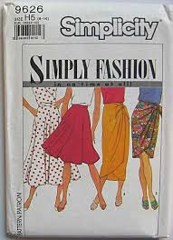 Simplicity 9626 Black White Floral Print Skirt www.sewplus.blogspot.com