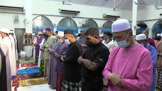 Pahang Benarkan Rapat Saf Kadar Jarak Sejadah Bagi Solat Berjemaah Mulai 1 April Ini