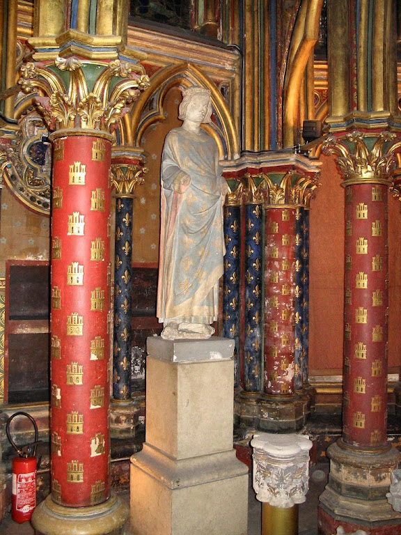 Estátua de São Luis na cripta da Sainte Chapelle, Paris