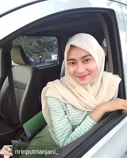 Hijabers cantik Ririn Putri Anjani