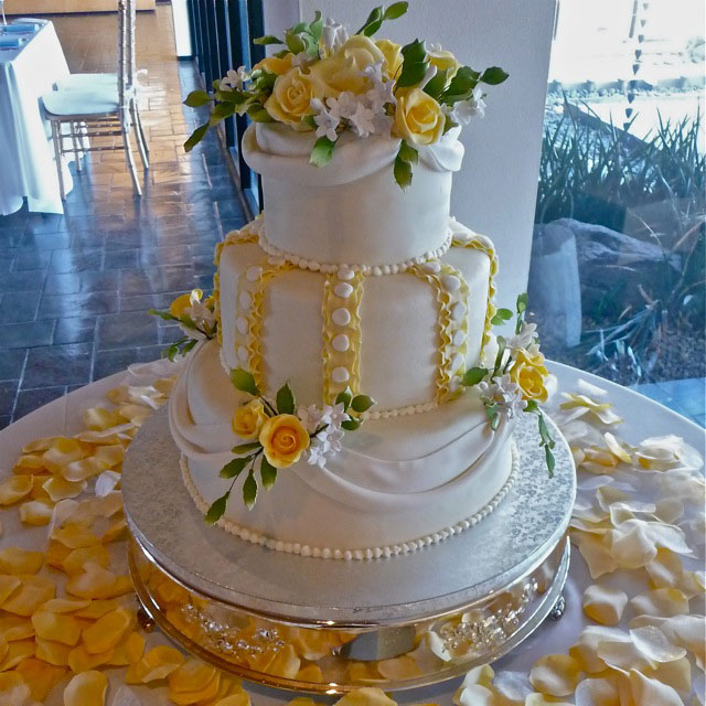 Beautiful white and yellow wedding cakes ideas