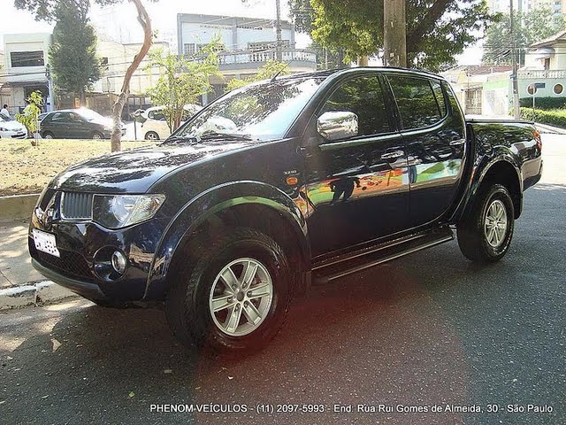 A dianteira da Mitsubishi L200 Triton HPE 32 Diesel mostra p rachoque