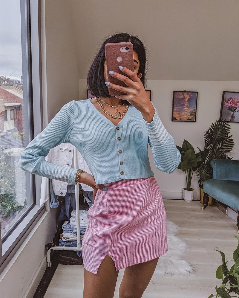 LOOKS AESTHETIC QUE PUEDES CONSEGUIR CON UN SUÉTER PASTEL