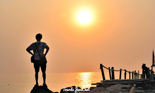 menyongsong pagi di pantai timur pangandaran