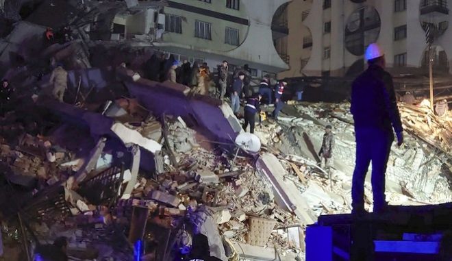 Σεισμός 7,8 ρίχτερ στην Τουρκία: Δεκάδες νεκροί και τραυματίες