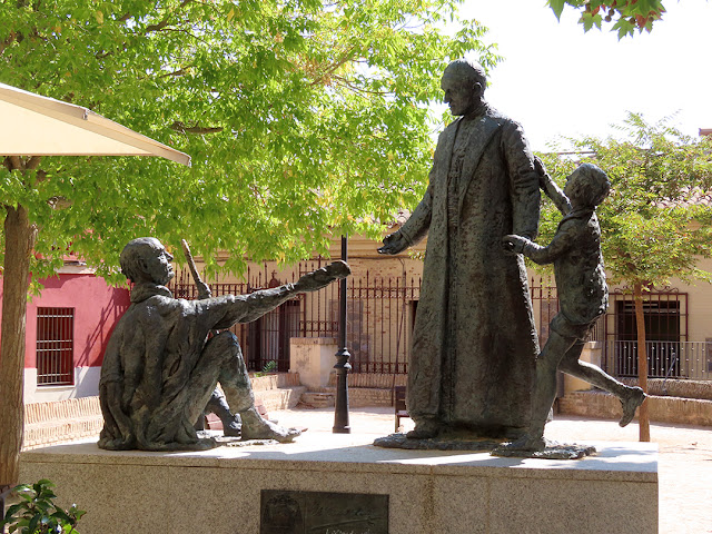 Monument to Cardenal Sancha by Pedro Requejo, Plaza Padre Juan de Mariana, Toledo