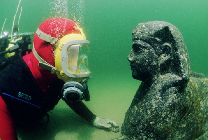 Archaeologist calls for first underwater museum in Egypt 