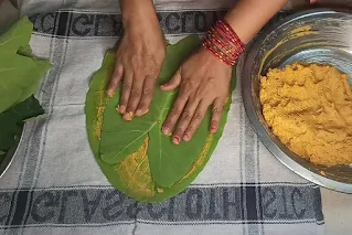 हिमाचली स्टाइल पत्रोडे रेसिपी | Himachali style Patrode recipe in Hindi