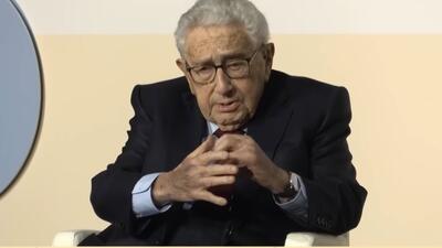 'Blue-Checks' Furious After Henry Kissinger Says Ukraine Should Cede Territory For Peace With Russia