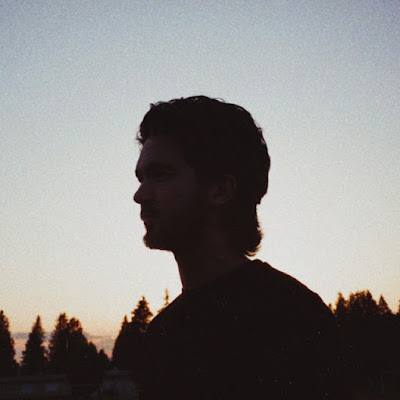 Lucas Davies Shares New Single ‘Thinking of You’