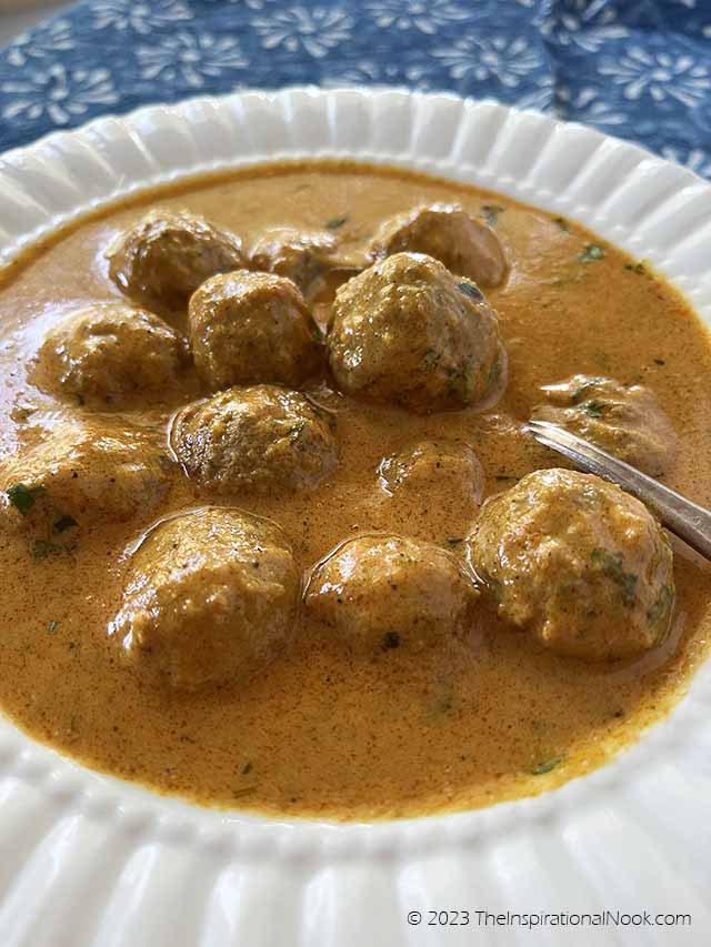 Quick recipe for Anglo Indian Ball Curry with frozen meatballs and canned coconut milk