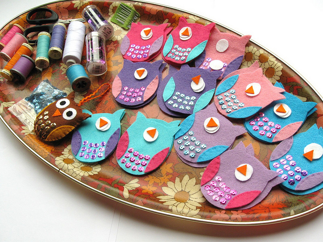 http://bugsandfishes.blogspot.co.uk/2013/04/making-lots-of-felt-owls.html