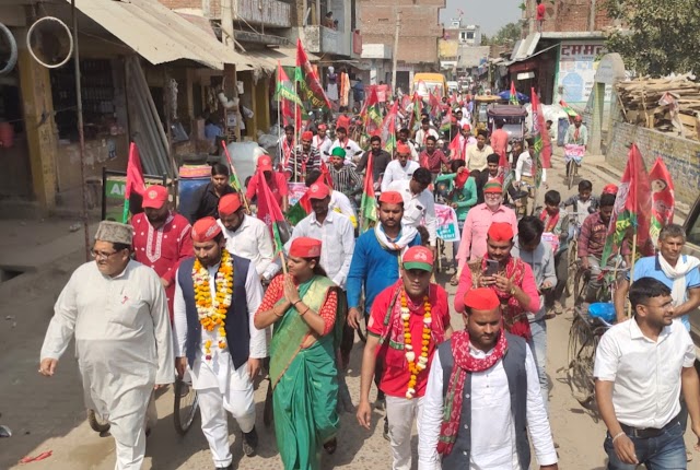 सपा कें नेतृत्व में जीटी रोड चौड़ीकरण में बिना मुआवजा व आवास दिए बगैर घरों को तोड़े जाने के विरोध में विशाल जनसंदेश साइकिल यात्रा 
