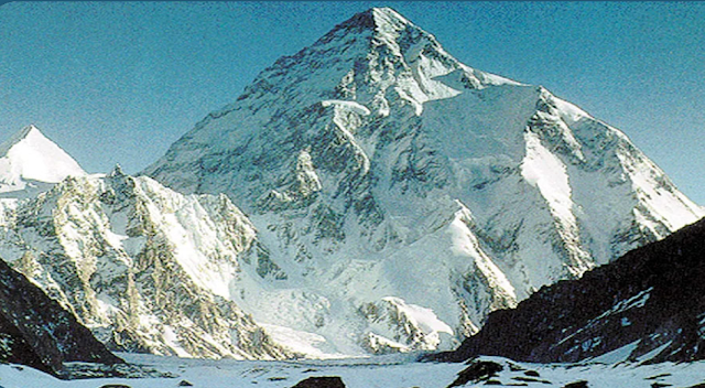 Name the 2nd tallest peak in the world that is in Pakistan