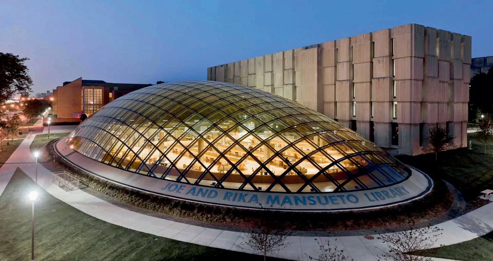 Mississauga, Ontario, Canada: Joe And Rika Mansueto Library by Murphy / Jahn